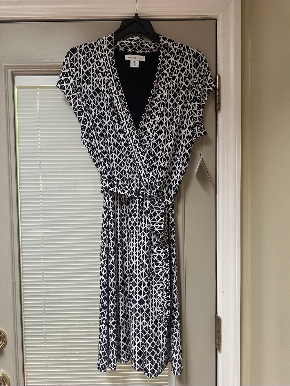 Liz Claiborne Black and White Geometric Faux Wrap Midi Dress Sz M NWT